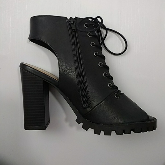 Lace up heeled, peep-tie combat boots… - Picture 3 of 5